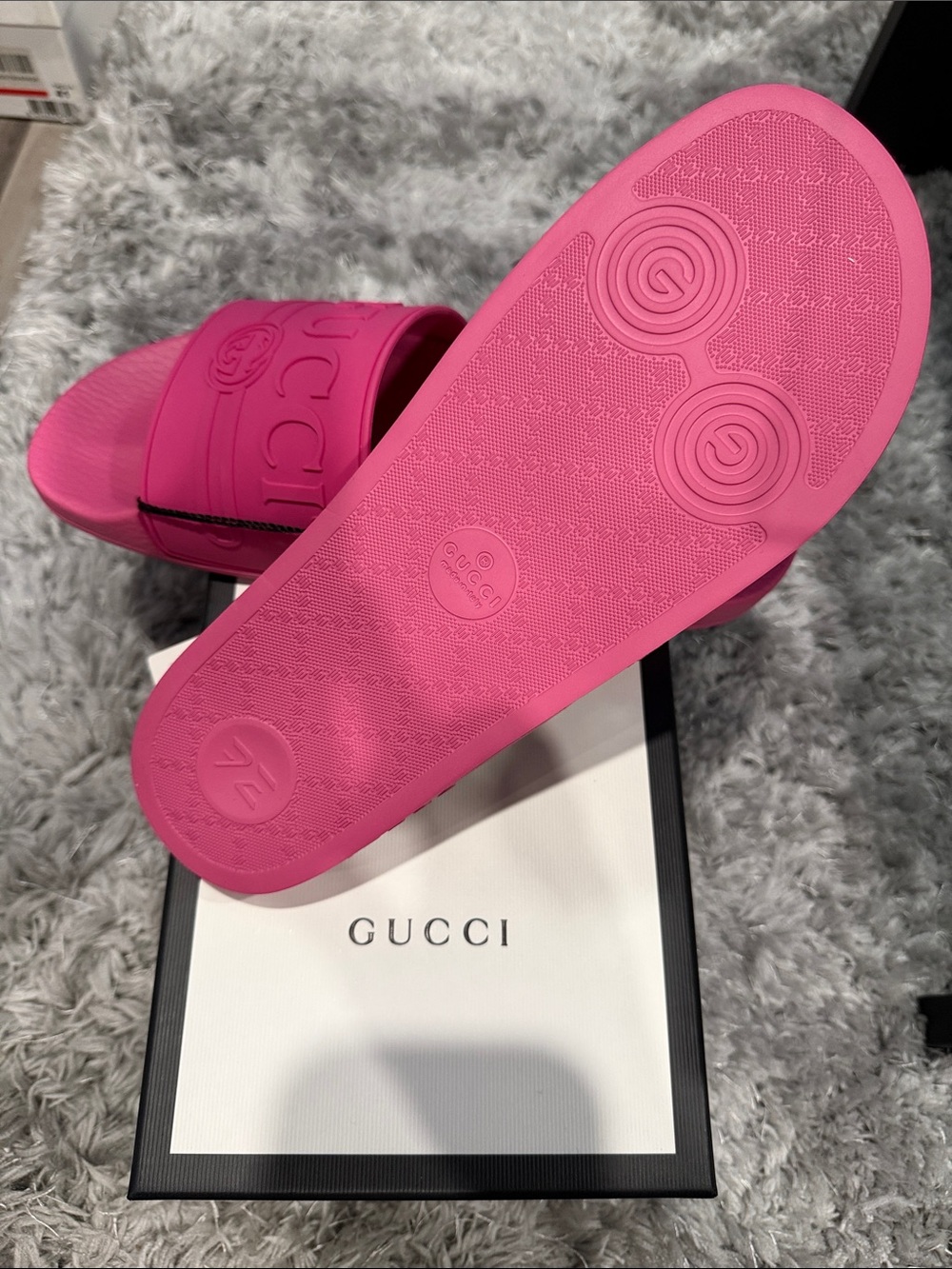 Gucci Women's Hot Pink Embossed Logo Slide Sandals - Picture 2 of 3